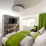 Greenrooms 3*